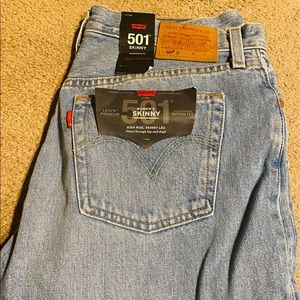 NWT 501 Levi’s in distressed “Can’t Touch This”